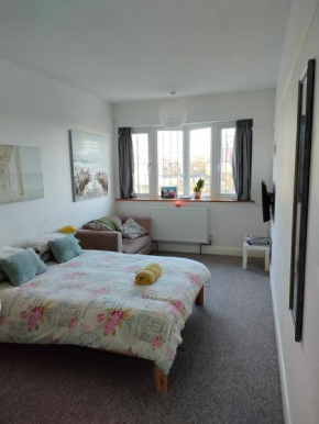 Guest suite 50m from the beach